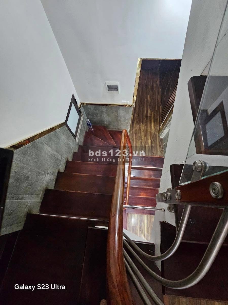 Bán nhà đê Trần Khát Chân 39m2 xây 3 tầng. Giá 7tỷ.