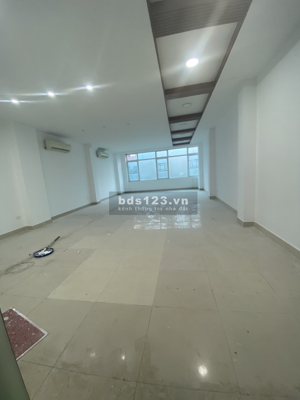 Chính chủ cho thuê văn phòng 150m2 phố Nguyễn Thị Định