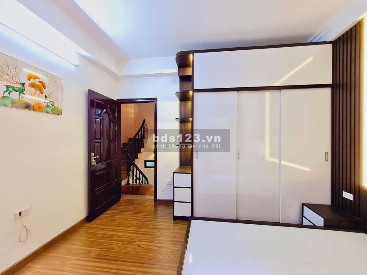Bán nhà Nguyễn Hoàng, 38/42m, 4T, MT5m - 9,5 TỶ