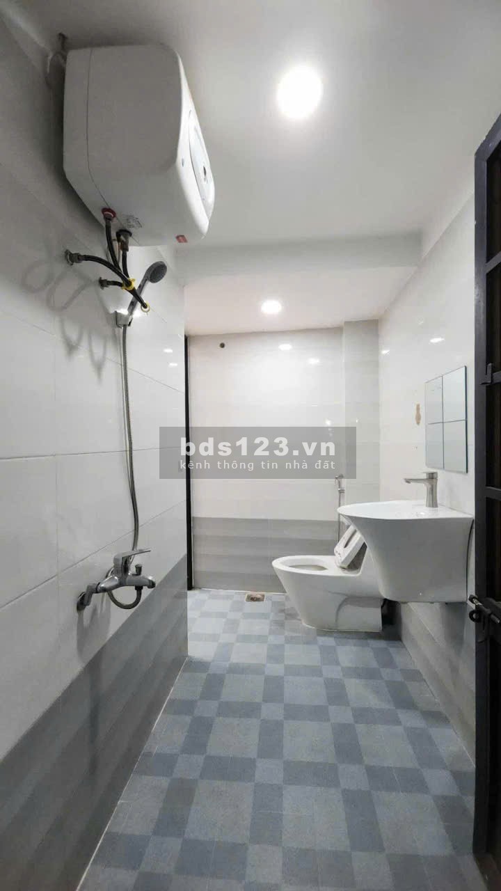 Nhà mặt tiền Lý Thường Kiệt, 3 tầng, hơn 100m², giá tốt…