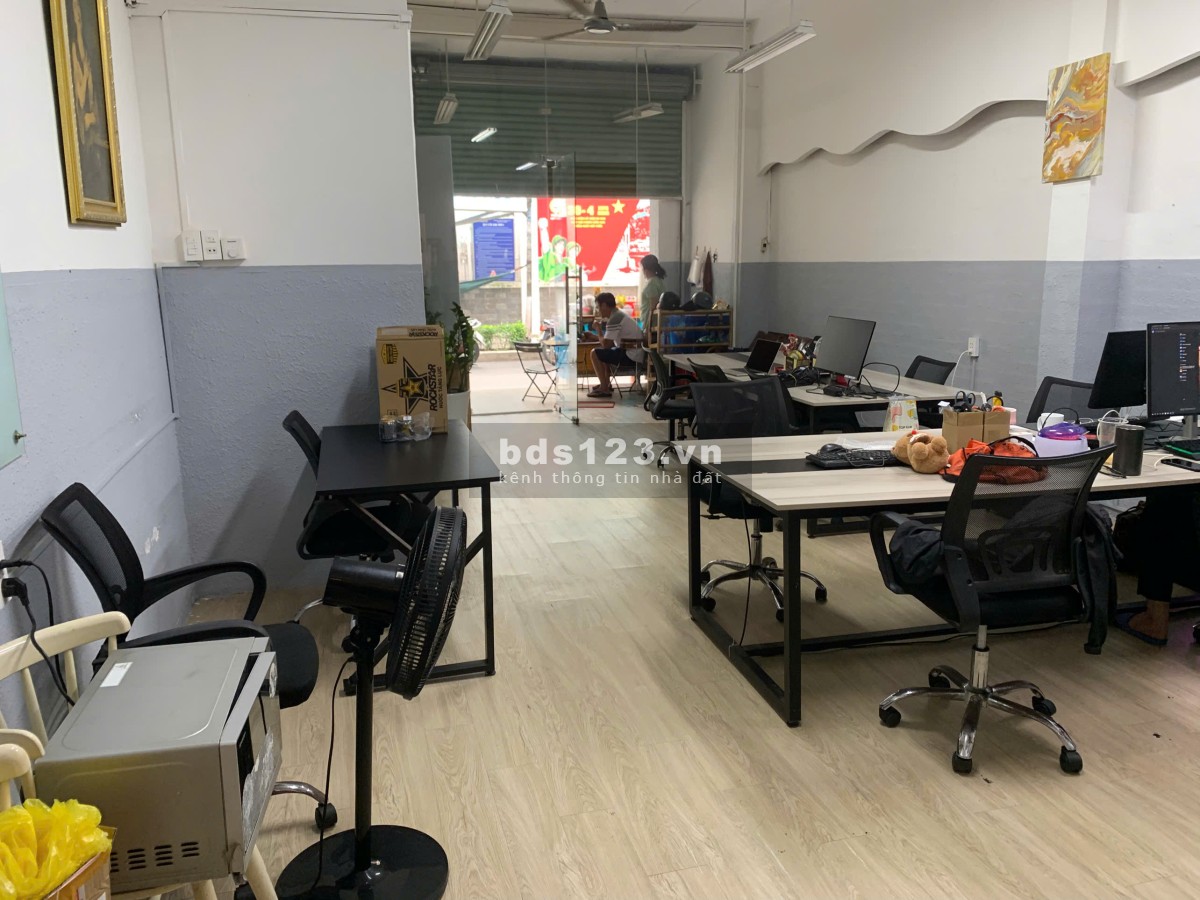 Gấp! Cho thuê tầng trệt, mặt bằng Cao Thắng (có nội thất) - Q3. Diện tích 75m2, hẻm xe hơi