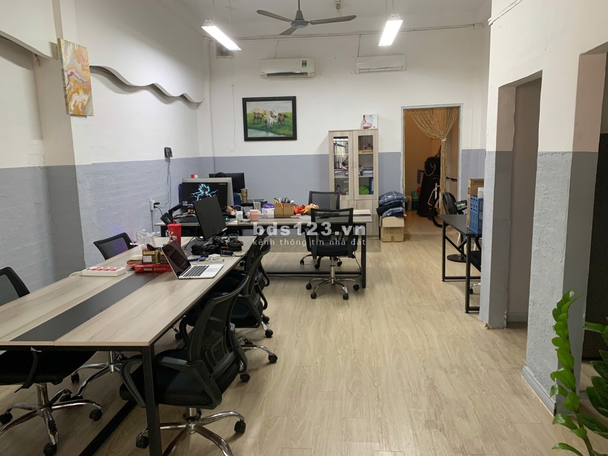 Gấp! Cho thuê tầng trệt, mặt bằng Cao Thắng (có nội thất) - Q3. Diện tích 75m2, hẻm xe hơi