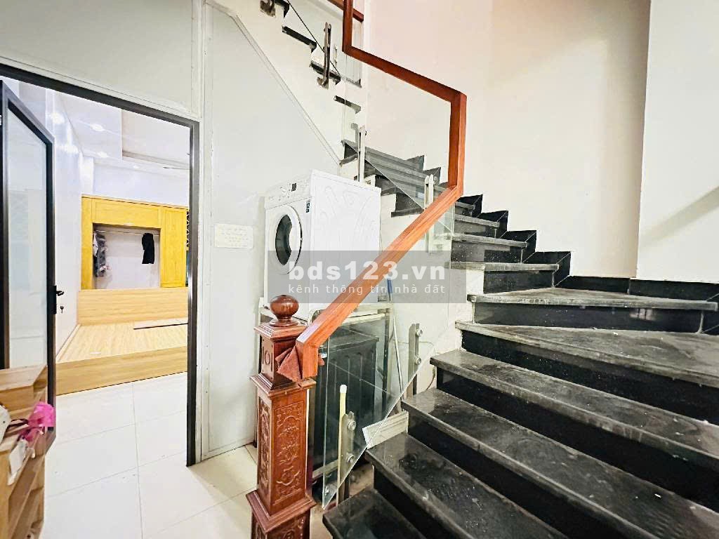 Bán nhà 5 tầng Mễ Trì Hạ – Full nội thất cao cấp – Ở…