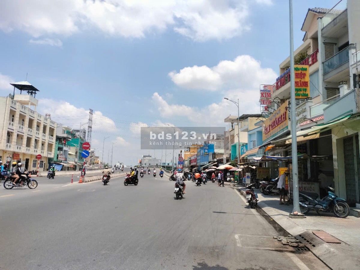Bán nhà mặt phố liền kề khu tên lửa, đầy đủ tiện nghi,…
