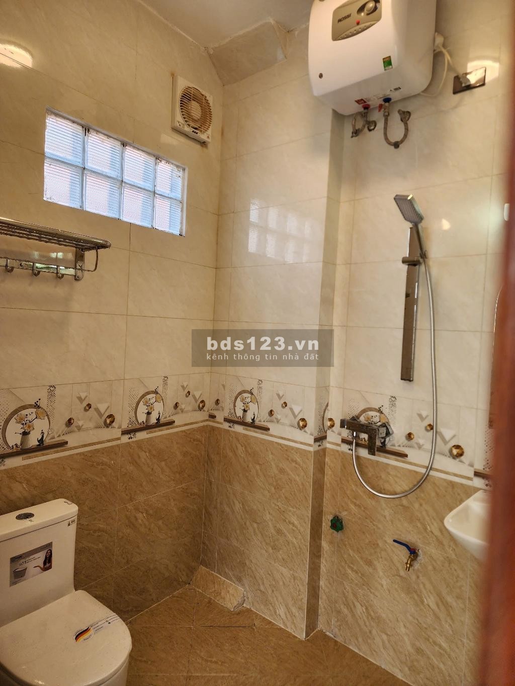 Siêu phẩm Lệ Mật, trung tâm Việt Hưng. Ô tô vào nhà, thang…