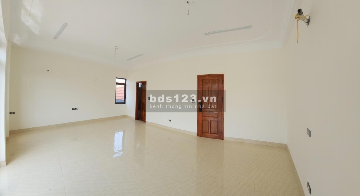 Siêu phẩm Lệ Mật, trung tâm Việt Hưng. Ô tô vào nhà, thang…