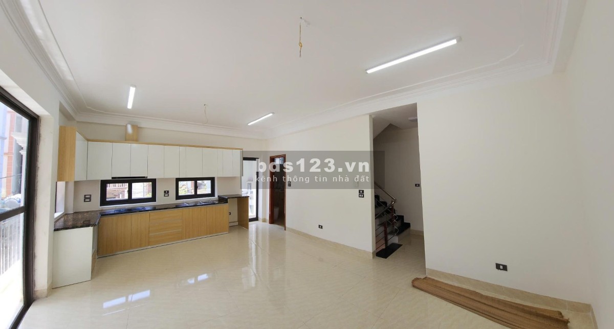 Siêu phẩm Lệ Mật, trung tâm Việt Hưng. Ô tô vào nhà, thang…