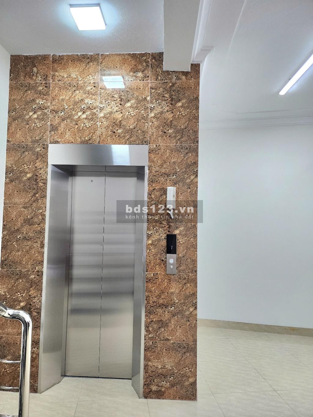 Siêu phẩm Lệ Mật, trung tâm Việt Hưng. Ô tô vào nhà, thang…