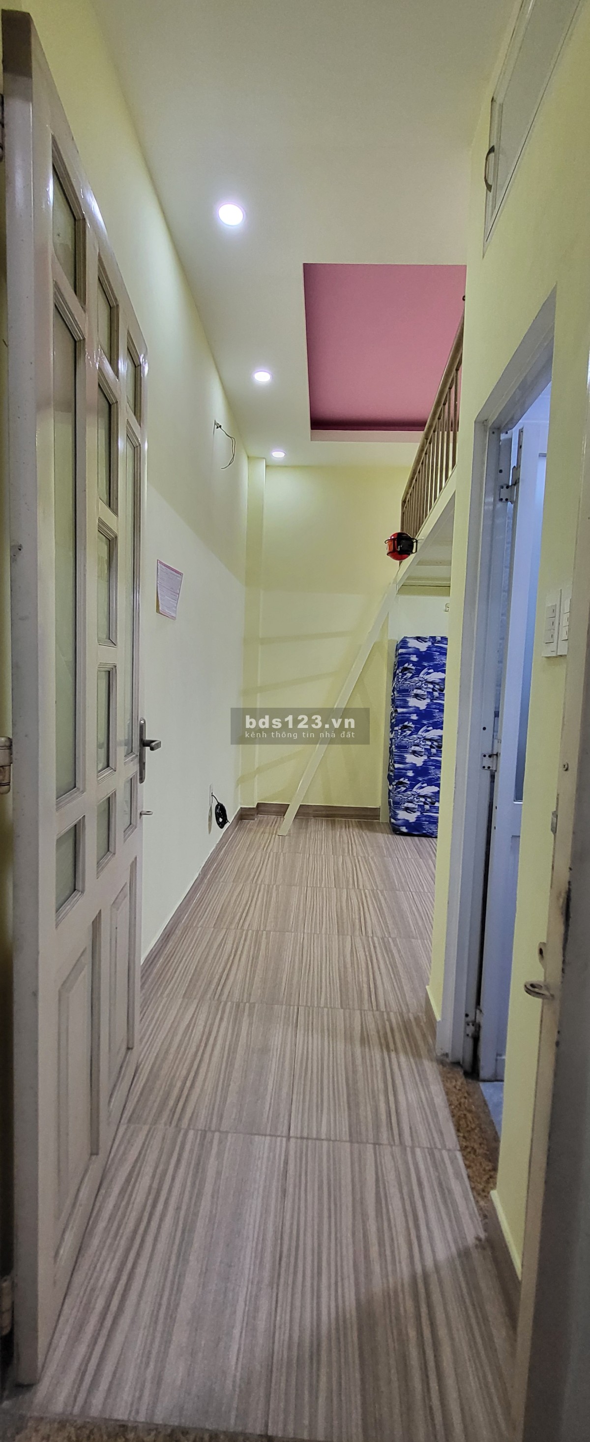 Phòng lầu 2, máy lạnh, tủ lạnh, lò nướng/vi sóng, gác,…