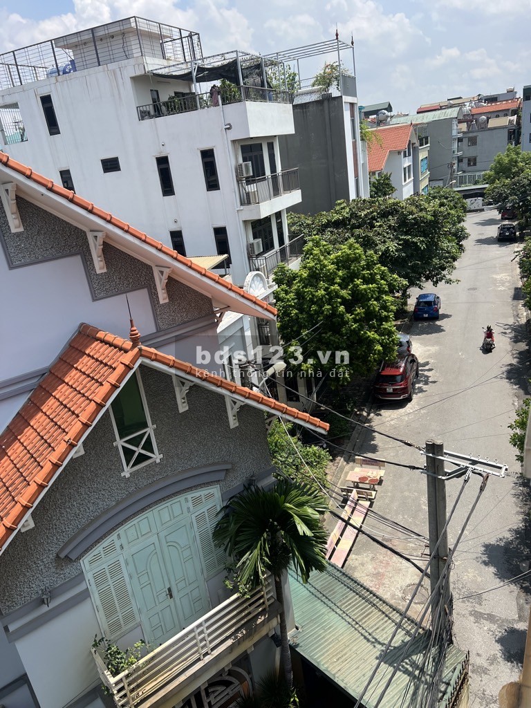 Bán nhà Hoa Lâm, Lệ Mật, TT Việt Hưng. Ô tô đỗ cửa, 5m ra…