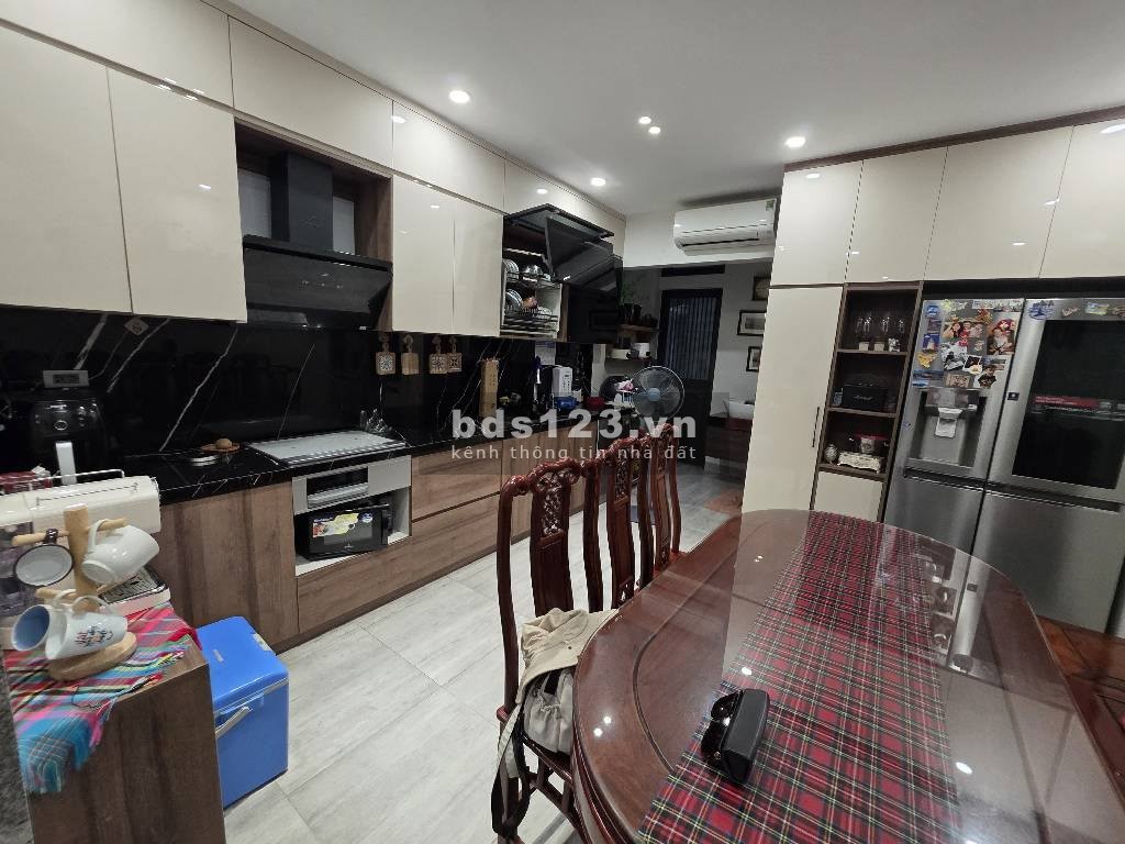 Bán nhà mới Nguyễn Văn Cừ, thang máy, cho thuê văn phòng, 23…