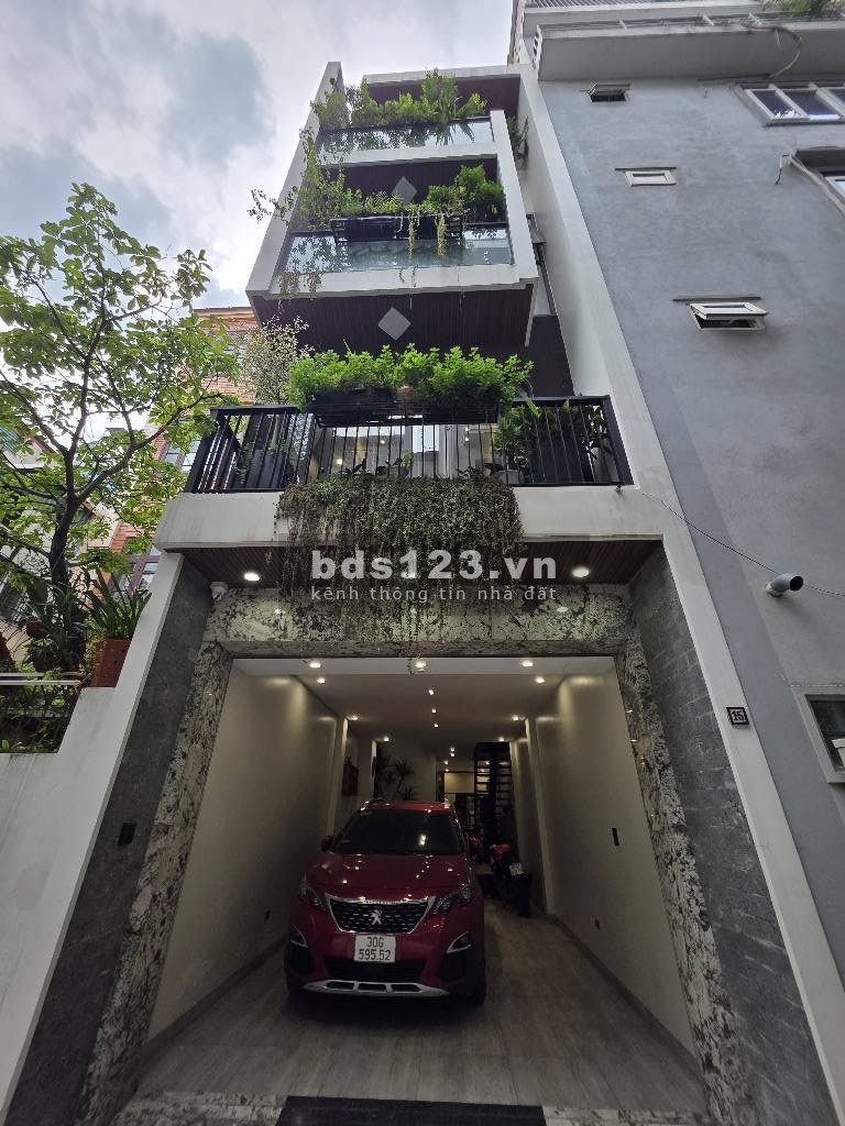 Bán nhà mới Nguyễn Văn Cừ, thang máy, cho thuê văn phòng, 23…