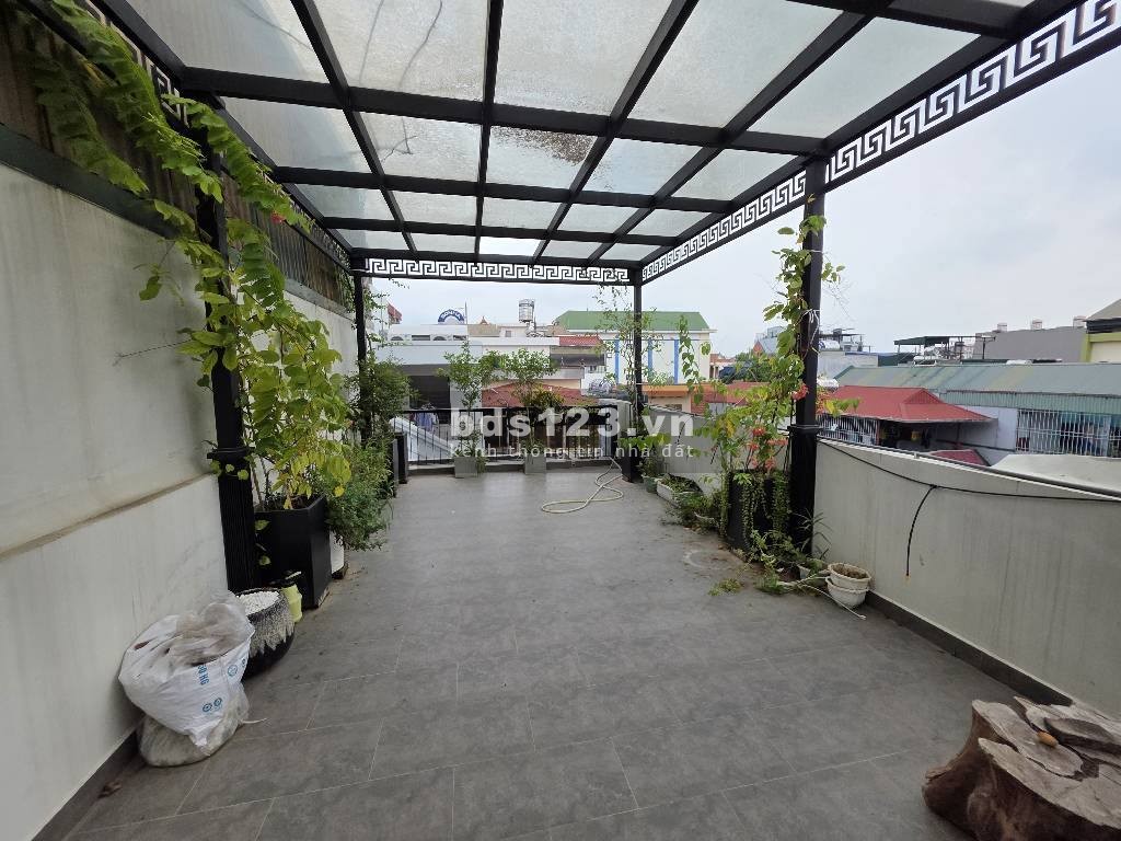 Bán nhà mới Nguyễn Văn Cừ, thang máy, cho thuê văn phòng, 23…