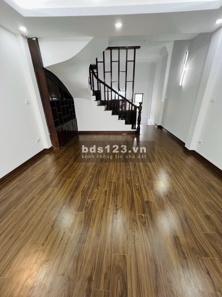 Bán nhà Trường Lâm, Lệ Mật, TT Việt Hưng. Ô tô vào nhà,…