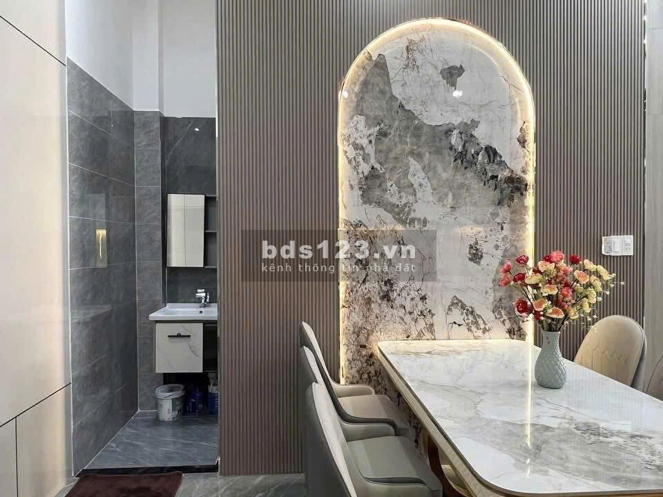 Nhà 1 trệt 1 lầu mới xây – SHR – Gần chợ Bình Chánh –…