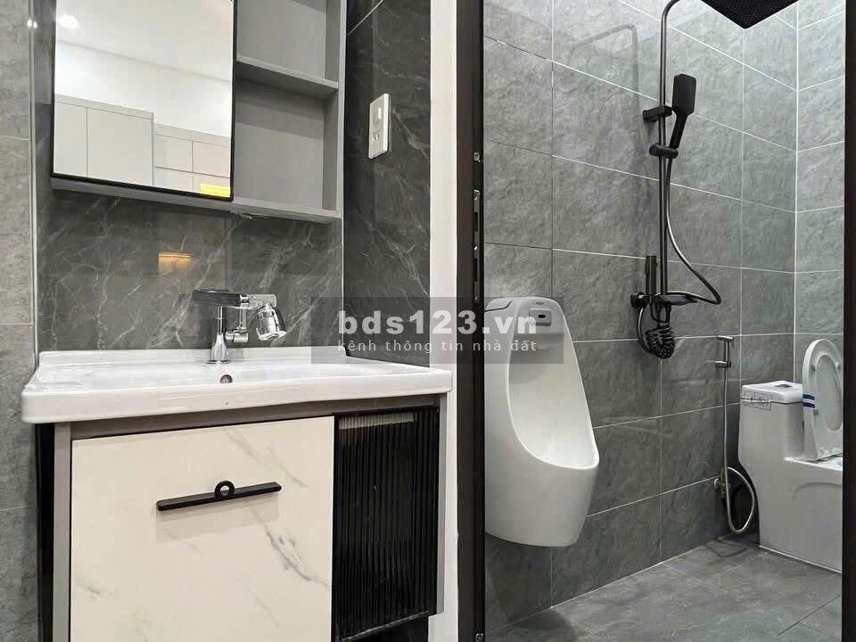 Nhà 1 trệt 1 lầu mới xây – SHR – Gần chợ Bình Chánh –…