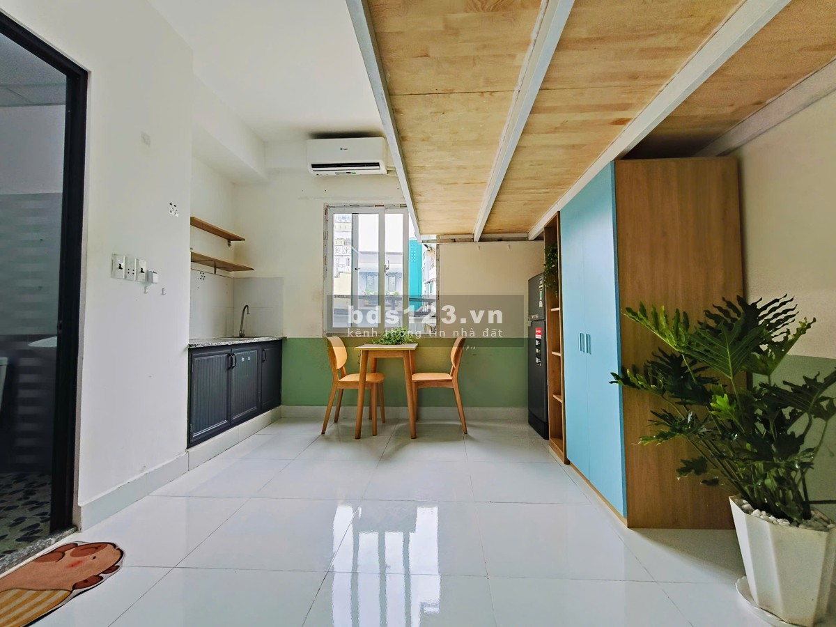 Phòng trọ có gác xịn xò, cửa sổ lớn siêu chill tại Bình…