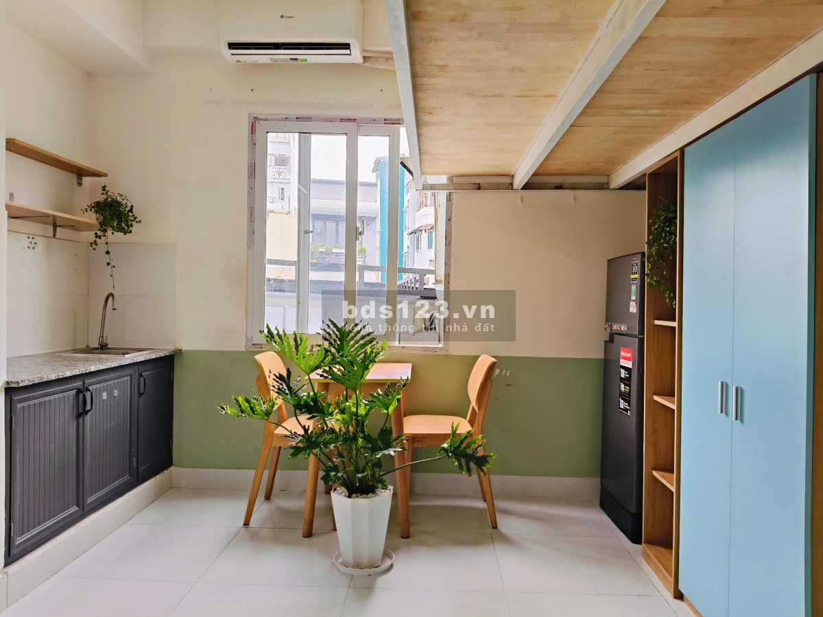 Phòng trọ có gác xịn xò, cửa sổ lớn siêu chill tại Bình…