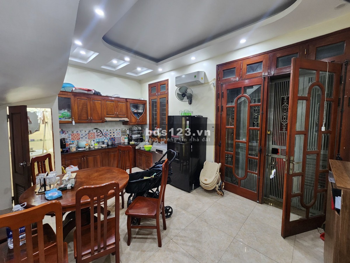 Chính chủ bán nhà 5 tầng đẹp Thổ Quan, Khâm Thiên 28 /33 m² ngõ rộng