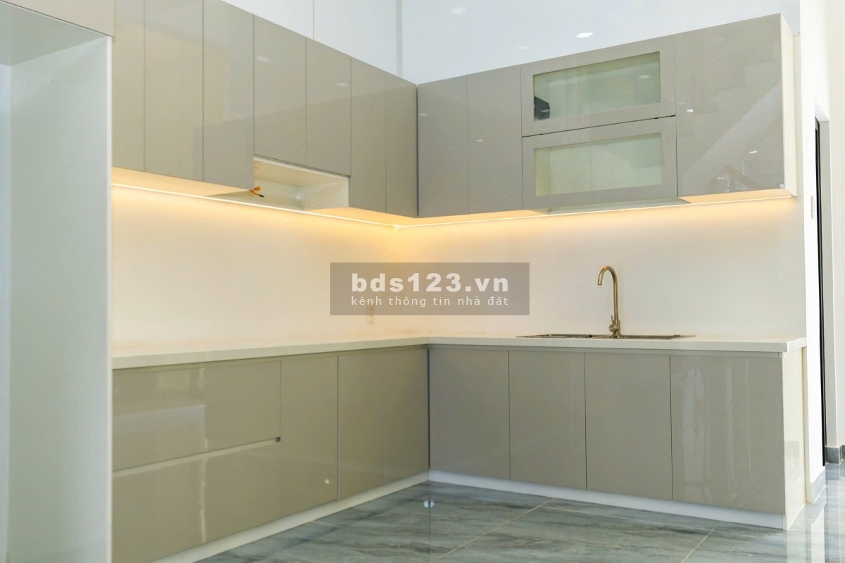 Bán nhà 1 trệt 2 lầu TT Thủ Dầu Một