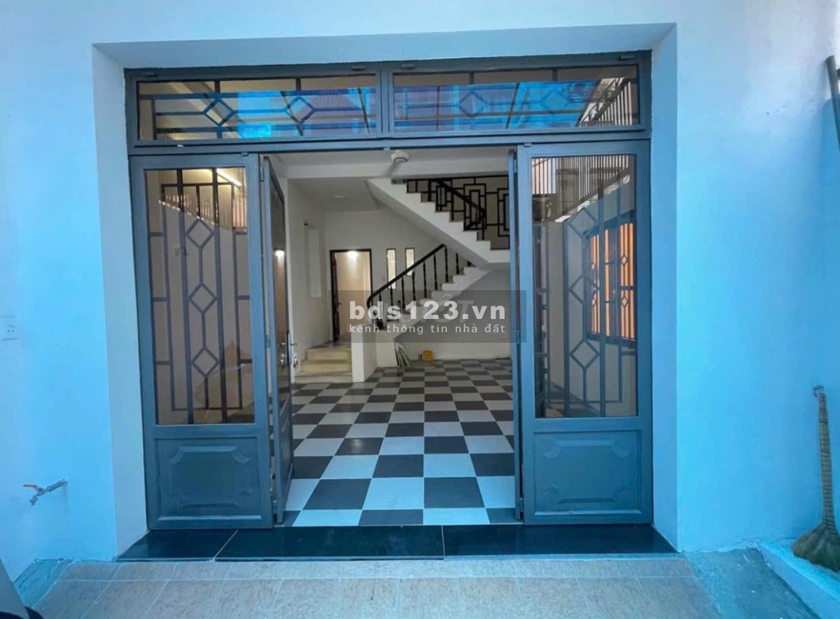 Bán nhà 1 trệt 2 lầu 1 sân thượng số 12 Đồng Nai P2 Q Tân Bình