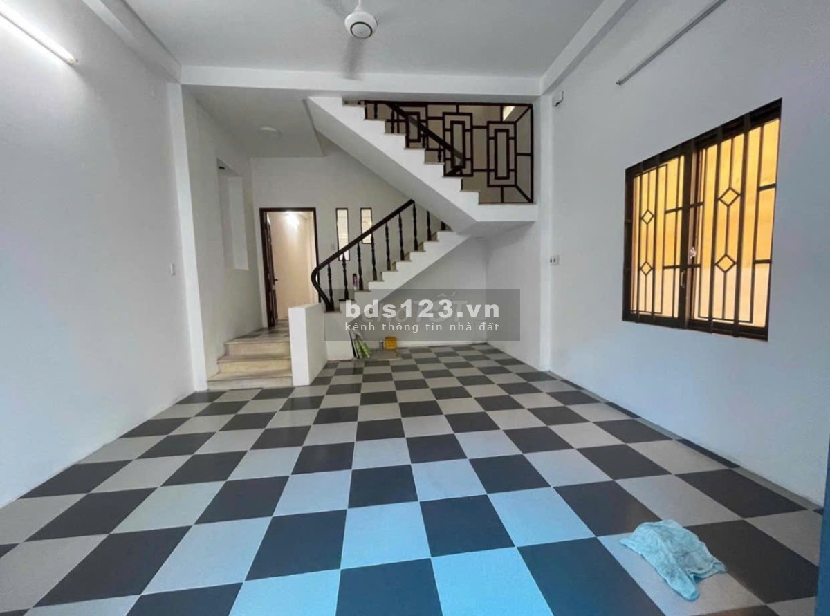 Bán nhà 1 trệt 2 lầu 1 sân thượng số 12 Đồng Nai P2 Q Tân Bình