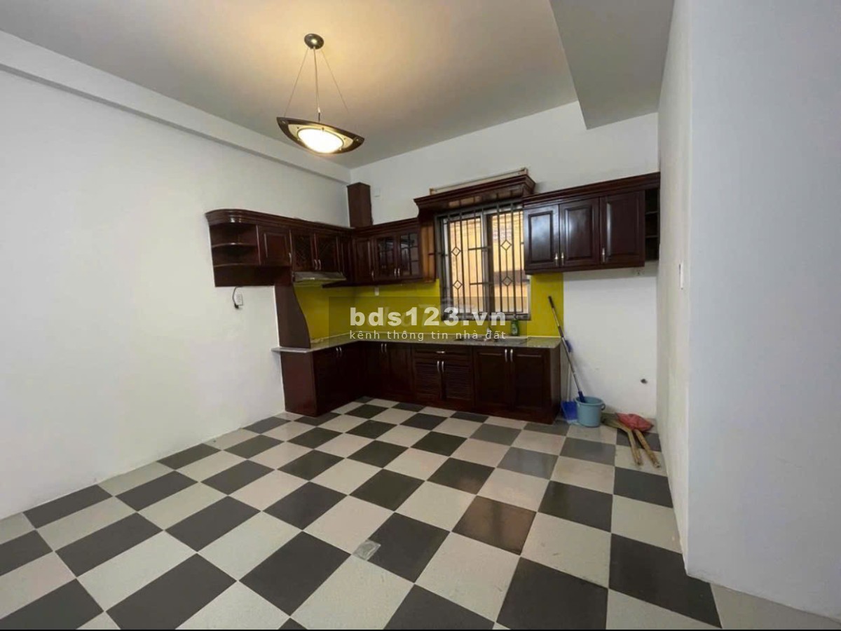 Bán nhà 1 trệt 2 lầu 1 sân thượng số 12 Đồng Nai P2 Q Tân Bình