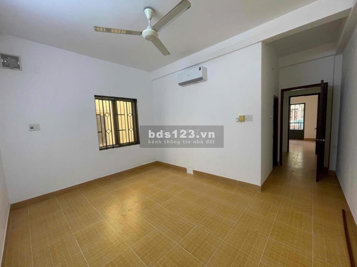 Bán nhà 1 trệt 2 lầu 1 sân thượng số 12 Đồng Nai P2 Q Tân Bình