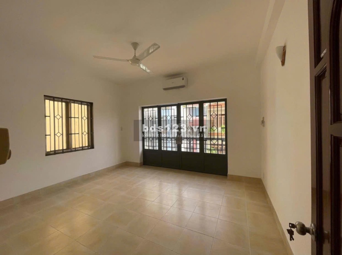 Bán nhà 1 trệt 2 lầu 1 sân thượng số 12 Đồng Nai P2 Q Tân Bình