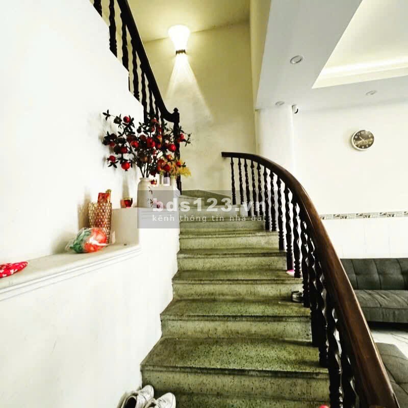 Nhà Quận 1 Ngang 4.5*13.5 - 4 Tầng - 4Pn Hxh Vị Trí Vip Nguyễn…