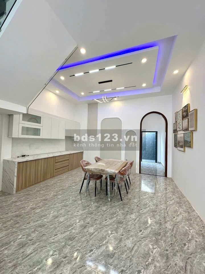 Nhà 1 Trệt 1 Lầu - Mt Đường 8m - Hoàn Công Mới 100% Cách Bình…