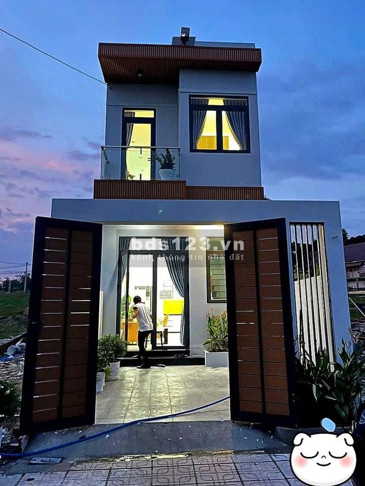 Nhà 1 trệt 1 lầu giá chỉ 2 tỷ 3 - Sổ hồng riêng - Ngay KCN…