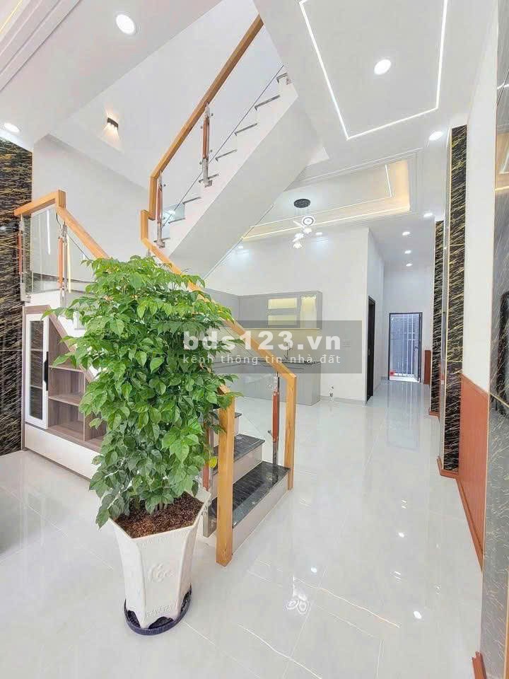Nhà 1 trệt 1 lầu giá chỉ 2 tỷ 3 - Sổ hồng riêng - Ngay KCN…