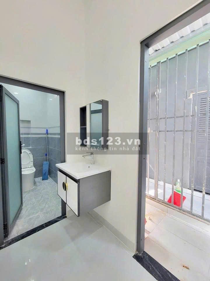 Nhà 1 trệt 1 lầu giá chỉ 2 tỷ 3 - Sổ hồng riêng - Ngay KCN…