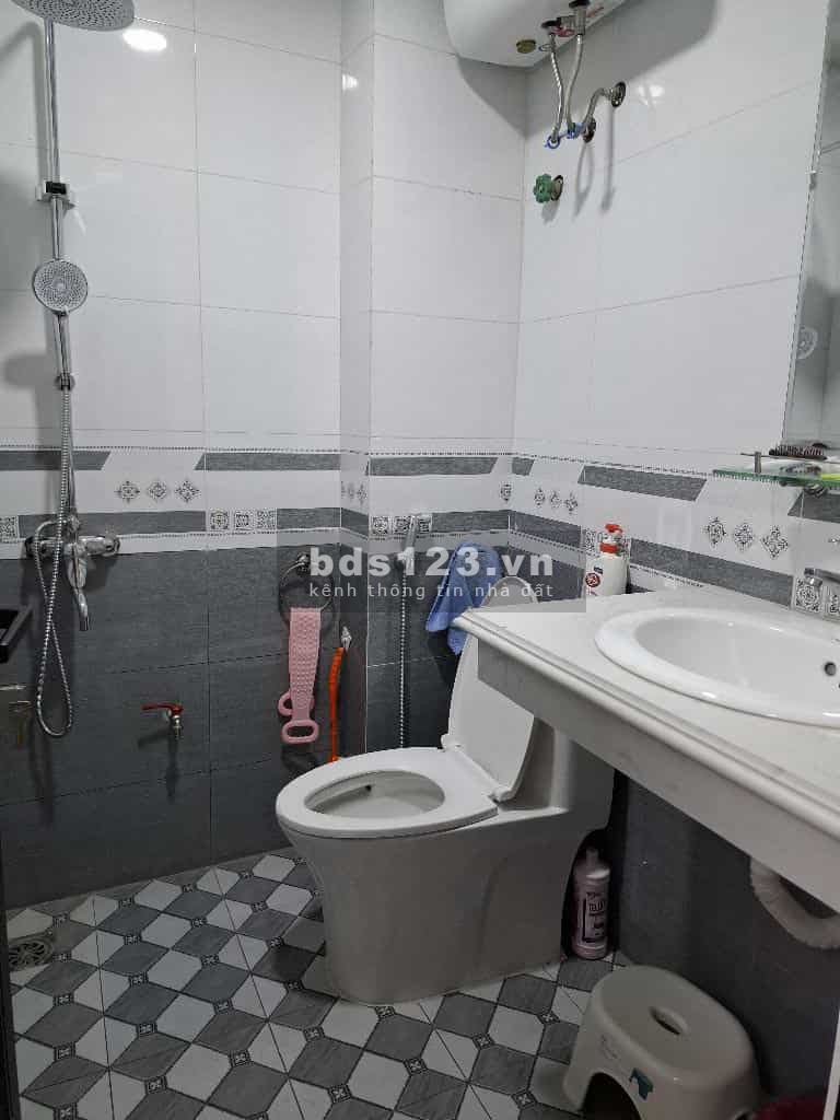 Bán nhà 5 tầng 34m2 Ngõ đường Ỷ La - Hà Đông giá 6,6 tỷ.…