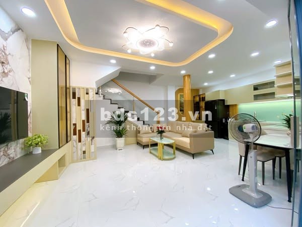 Nhà 5 tầng ở Hà Trì mới xinh xịn xò, chỉ việc xách quần…