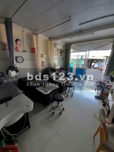 Chính chủ, cho thuê mặt tiền 97 Phong phú Q8 (kế Q5) 70m2 x 2T, 17tr