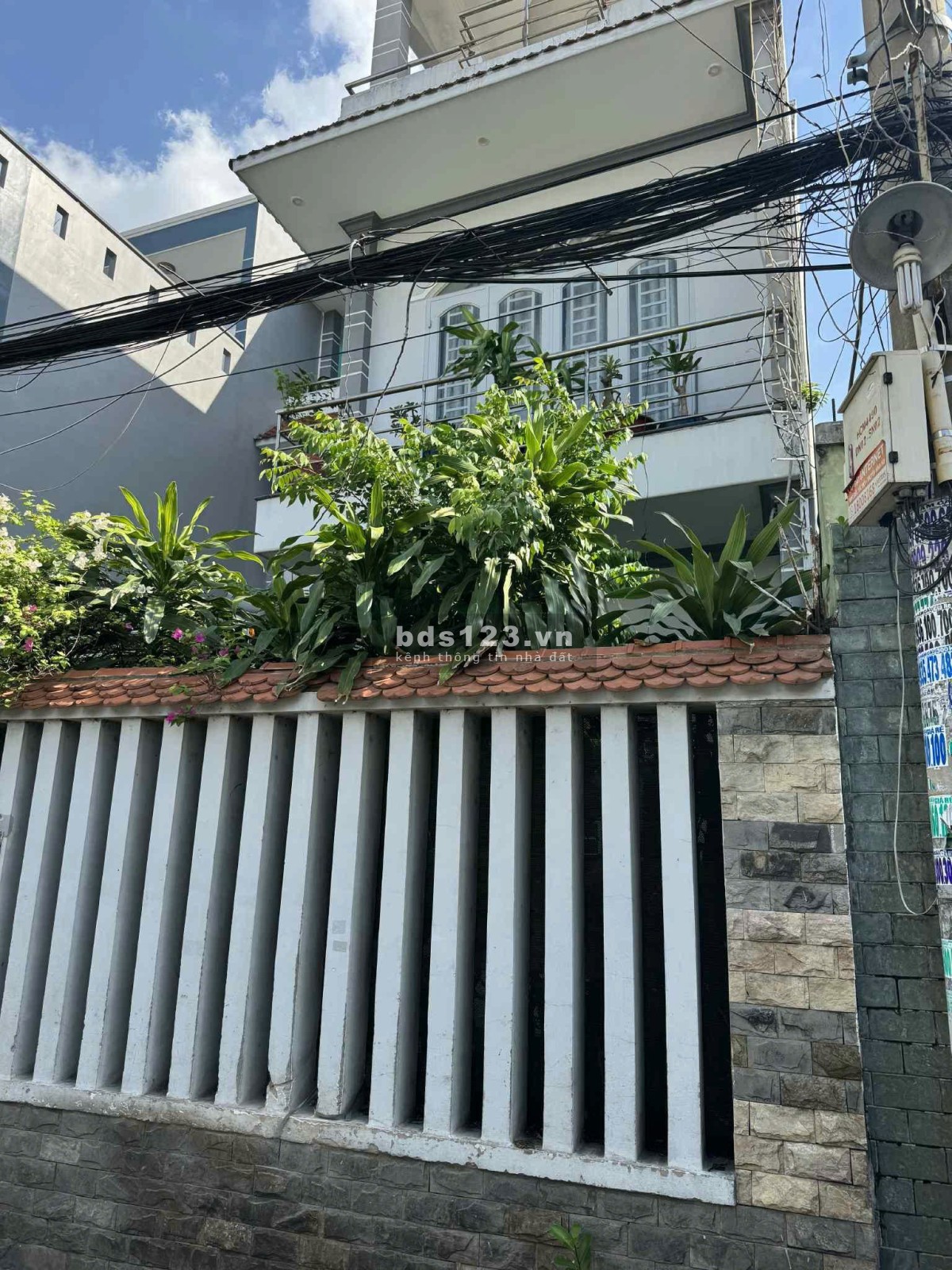 Biệt thự phố 8x17m 3tầng 6PN hẻm xe hơi Trưng Vương 3, Hóc Môn