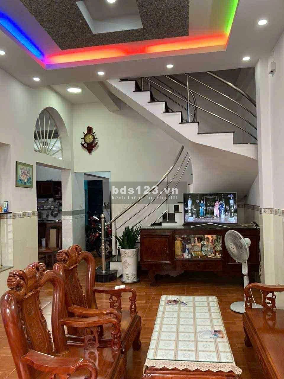 Biệt thự phố 8x17m 3tầng 6PN hẻm xe hơi Trưng Vương 3, Hóc Môn