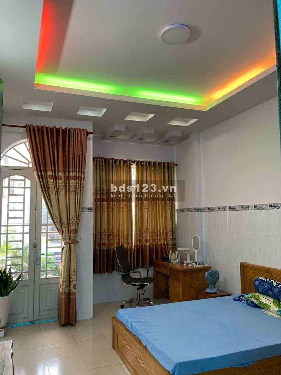 Biệt thự phố 8x17m 3tầng 6PN hẻm xe hơi Trưng Vương 3, Hóc Môn