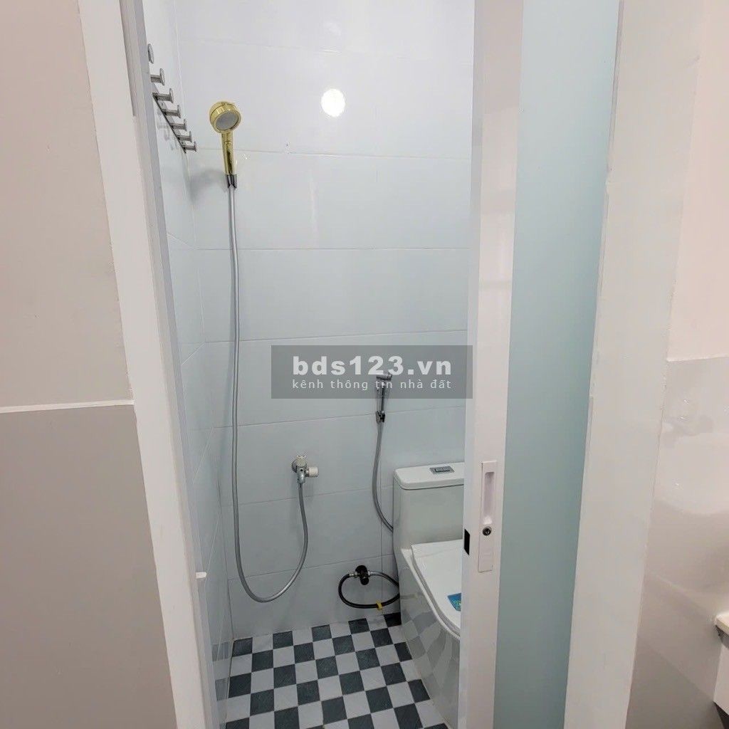 Hơn 2 tỷ - Mặt tiền 2 tầng, giáp Phan Xích Long, Phan Đăng…