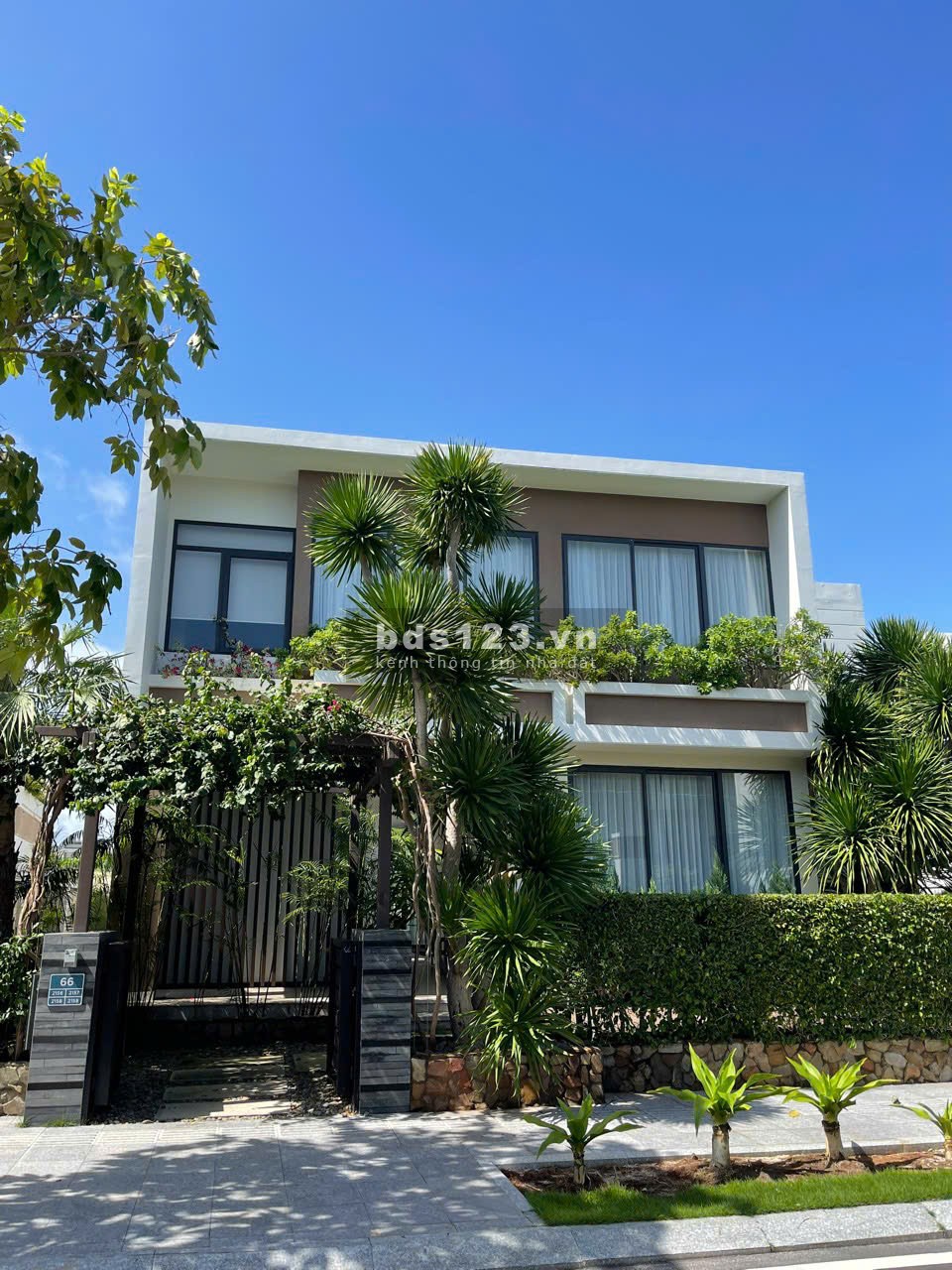 Bán biệt thự Carraworld CR lô góc 453,8m 2 tầng, liền kề sân bay, casino - SHR lâu dài giá 24ty5