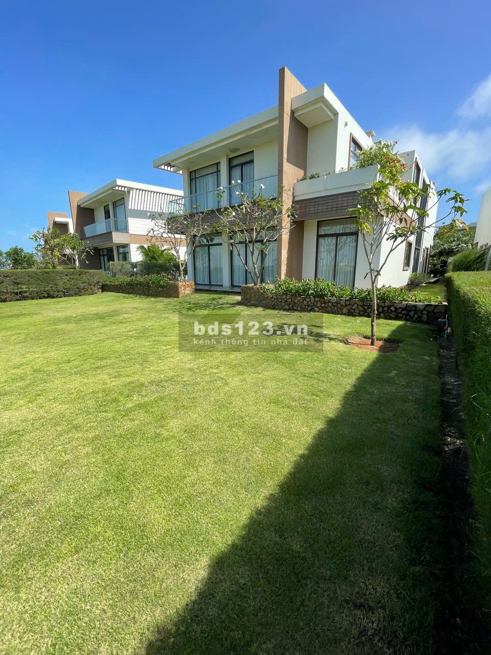 Bán biệt thự Carraworld CR lô góc 453,8m 2 tầng, liền kề sân bay, casino - SHR lâu dài giá 24ty5