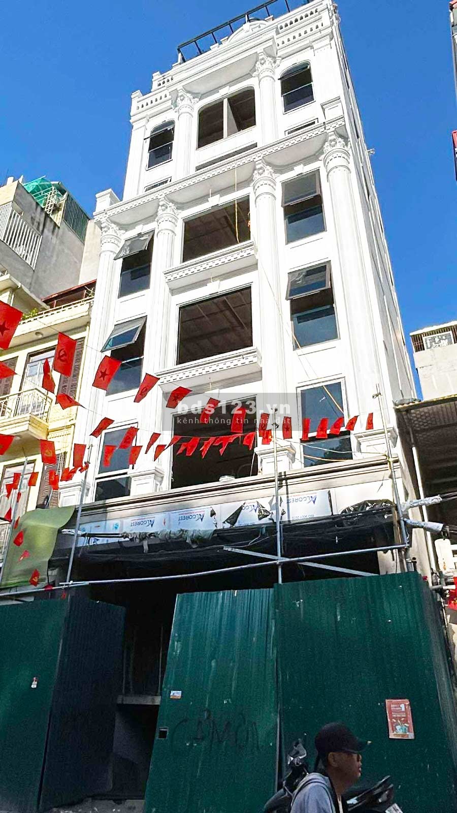 Building Đội Cấn 10 tầng thang máy, có hầm, ô tô tránh, cho…