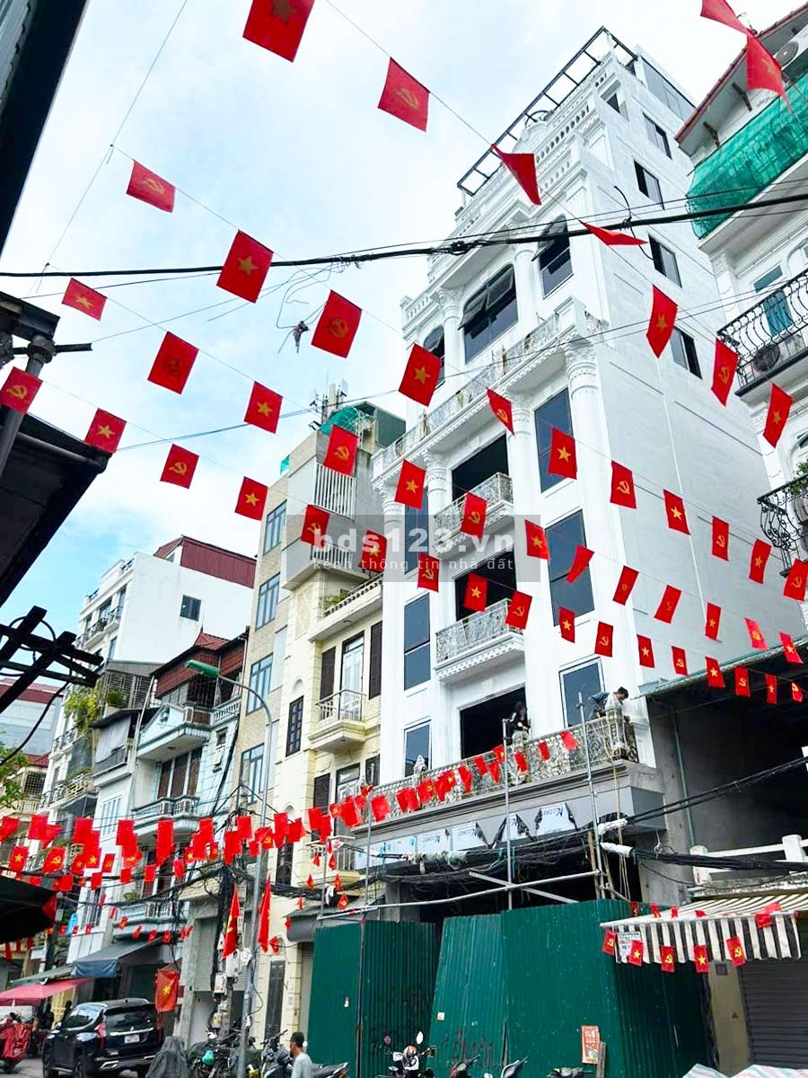 Building Đội Cấn 10 tầng thang máy, có hầm, ô tô tránh, cho…