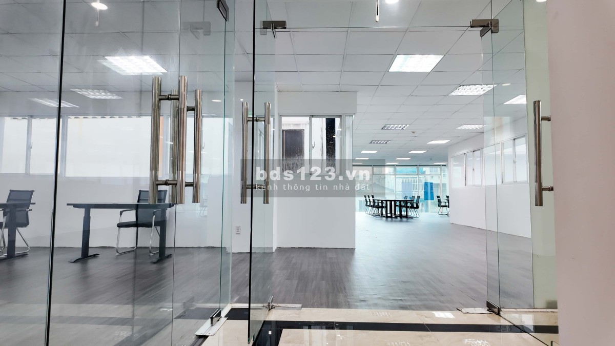 Cho thuê văn phòng đại diện sẵn nội thất sàn 290m2 đường…