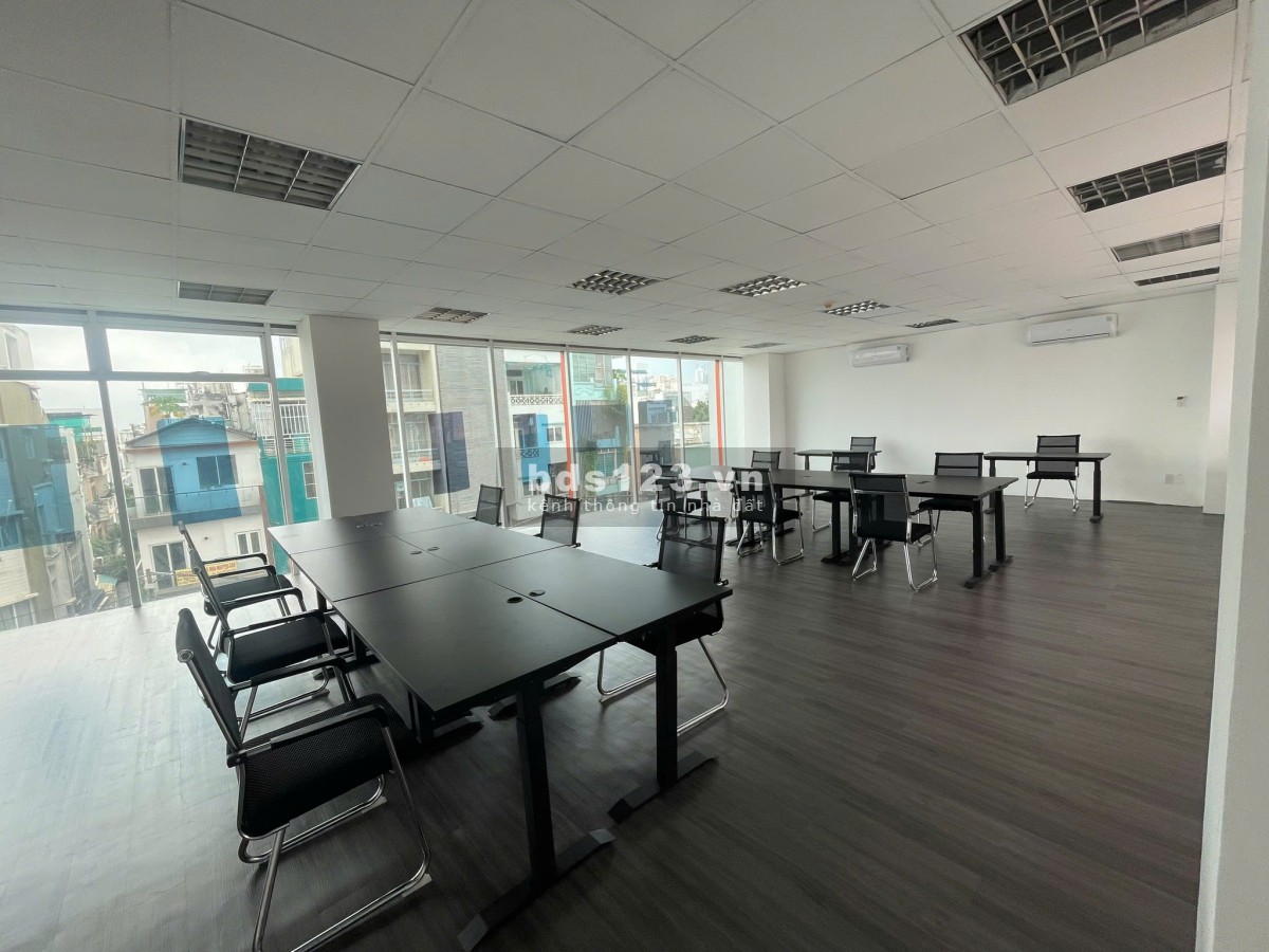 Cho thuê văn phòng đại diện sẵn nội thất sàn 290m2 đường…