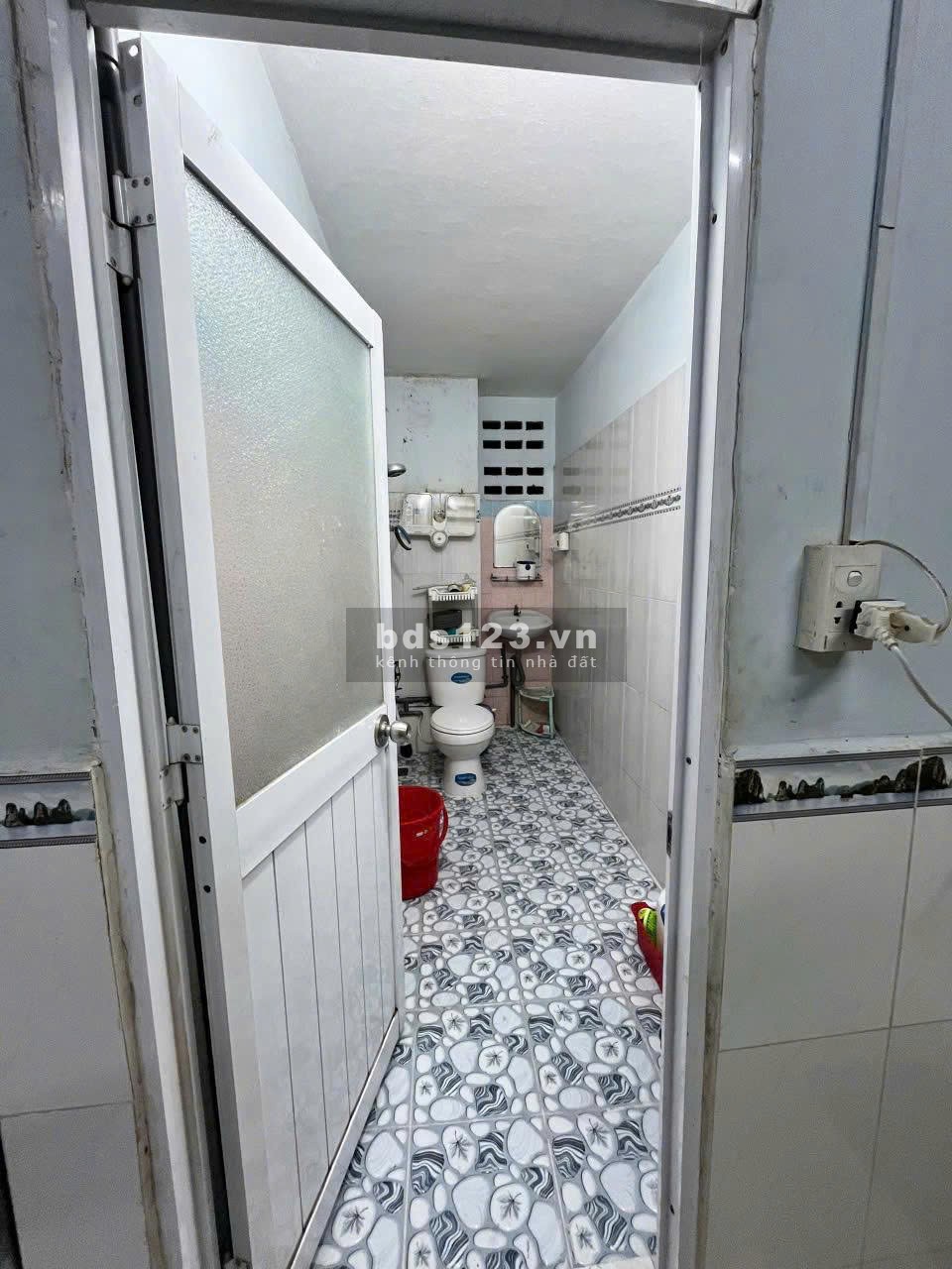 Chính chủ bán căn hộ chung cư cũ 2PN lầu 2 Quận 5 – Giá…