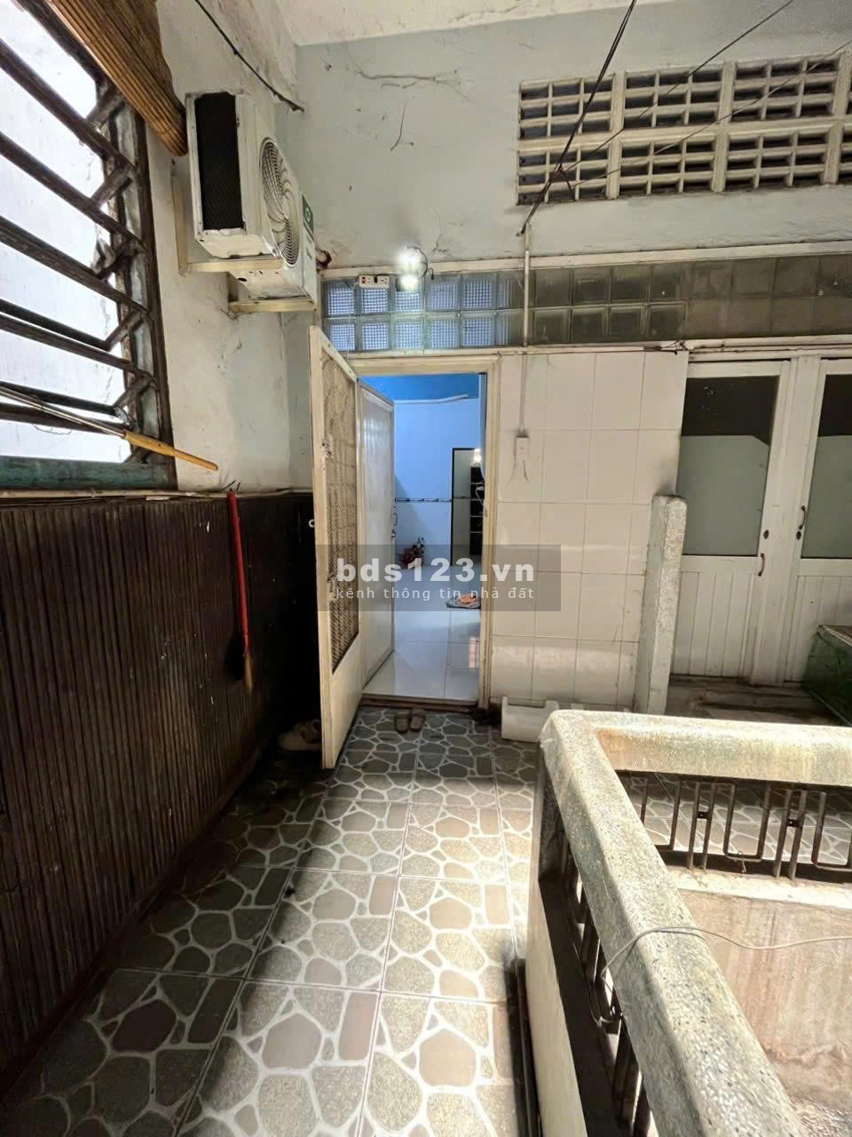 Chính chủ bán căn hộ chung cư cũ 2PN lầu 2 Quận 5 – Giá…