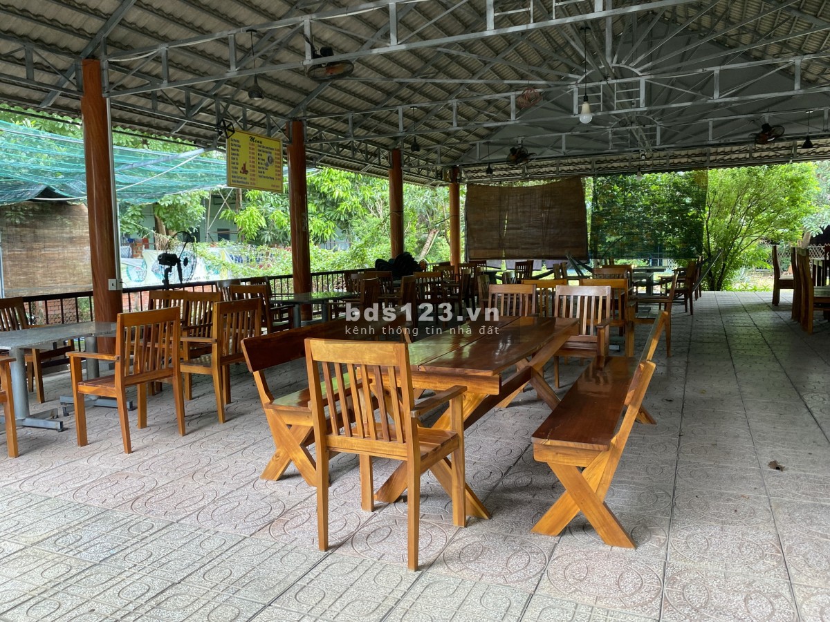 CHO THUÊ MẶT BẰNG SÂN VƯỜN thuận tiện kinh doanh quán ăn, quán nhậu ngay trung tâm chợ Phường 3